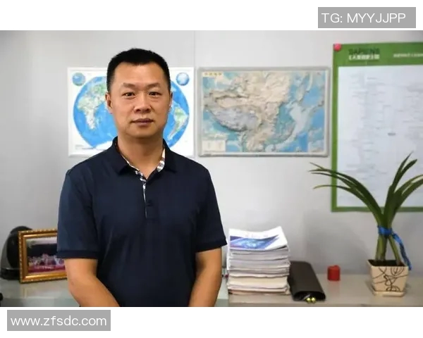 高峰：从草根到巅峰，见证中国足球传奇球员的成长与奋斗